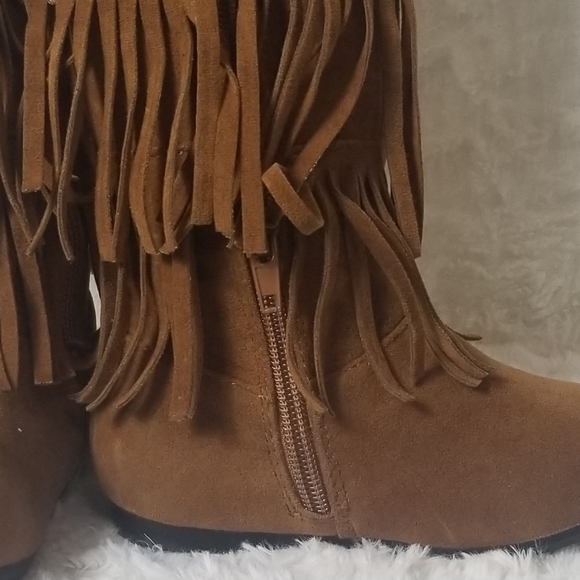 Toddler Girl Faux Suede Boots with Tassels - Picture 6 of 7